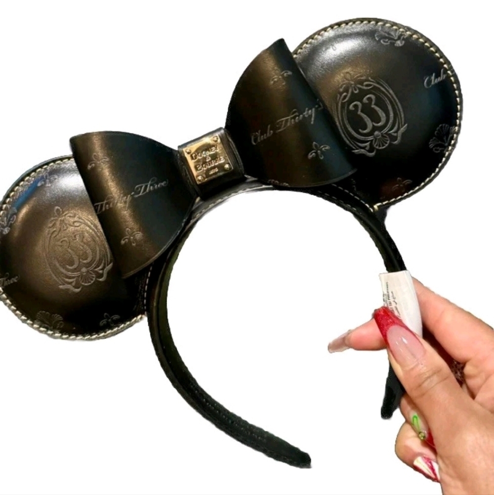 ❗️ISO❗️Disneyland Member Exclusive Club 33 Dooney & Bourke Black Ears NOT FOR SA